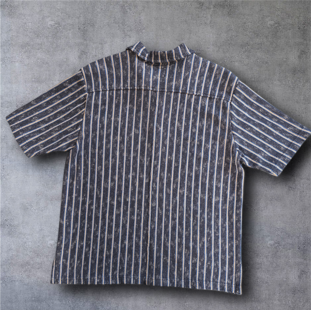 Short-sleeve shirt.