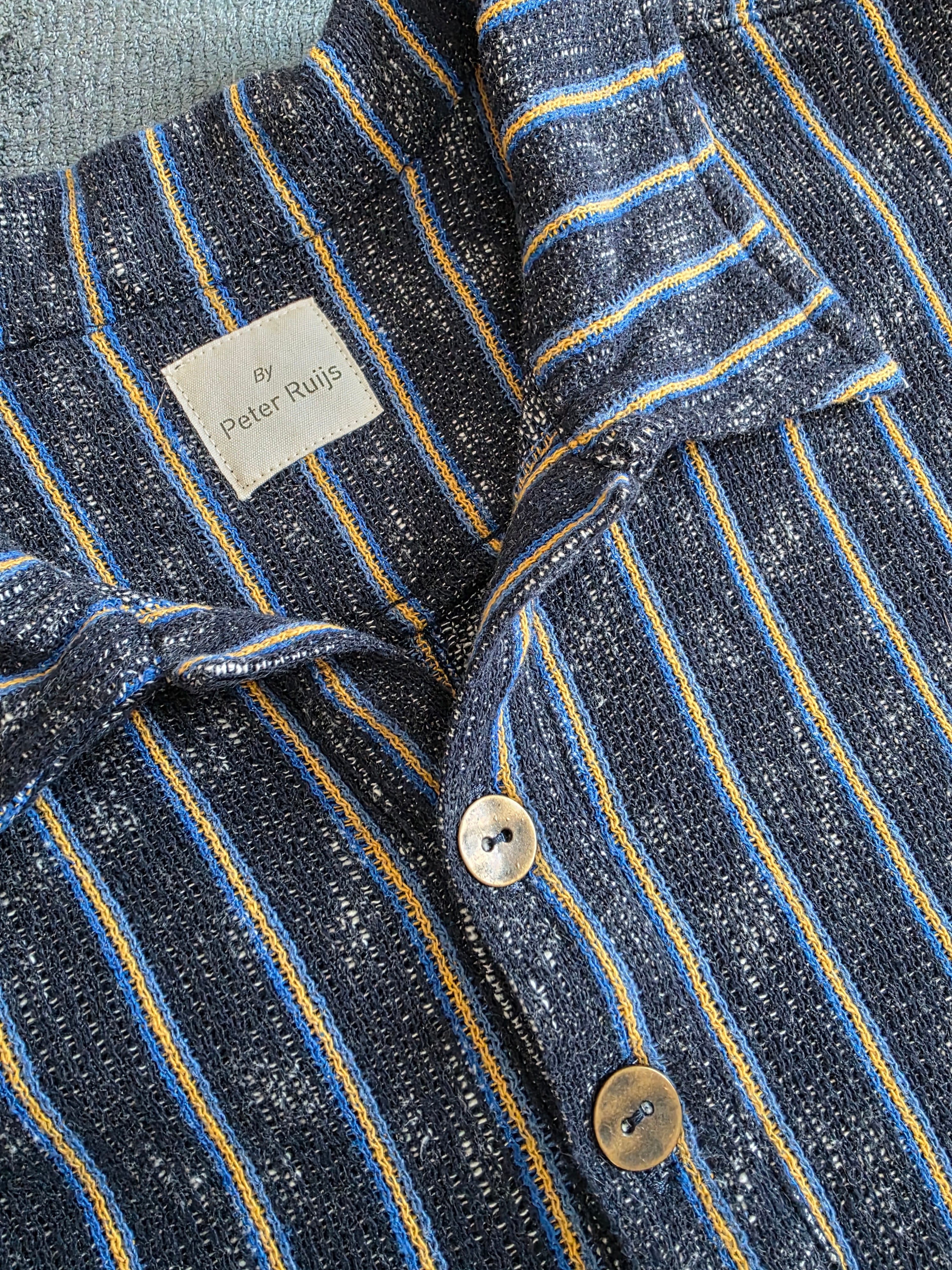 Short-sleeve shirt.