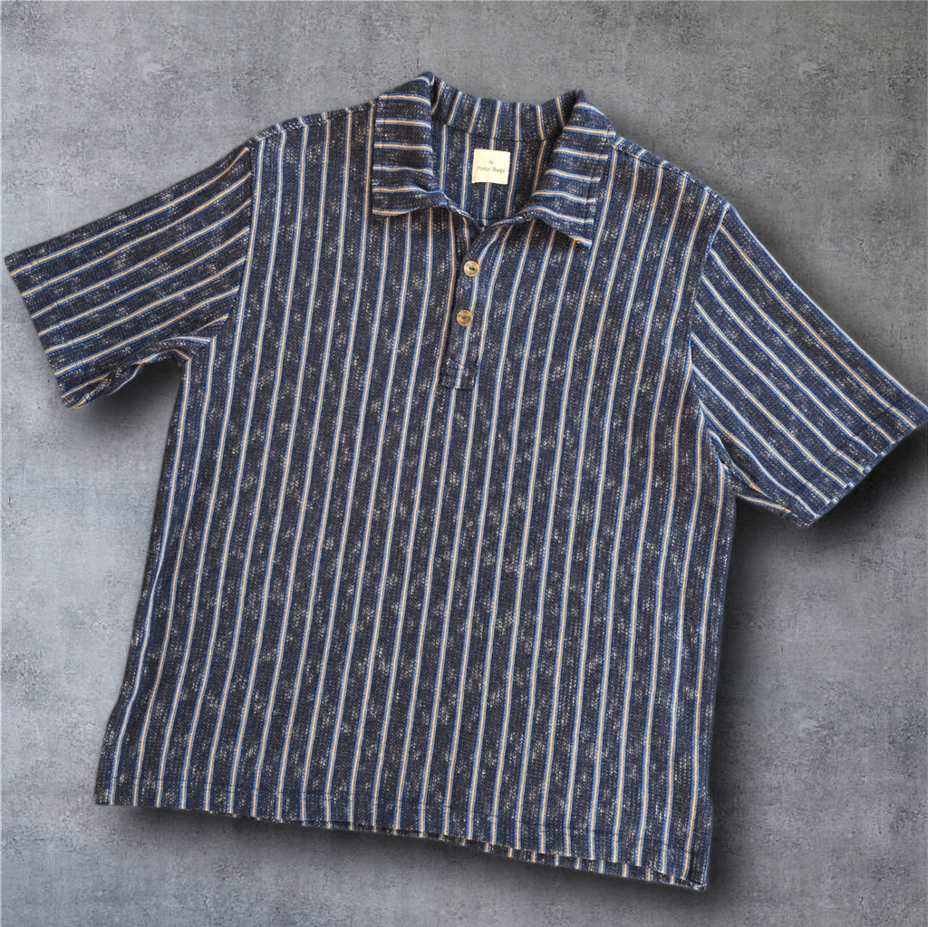Short-sleeve shirt.
