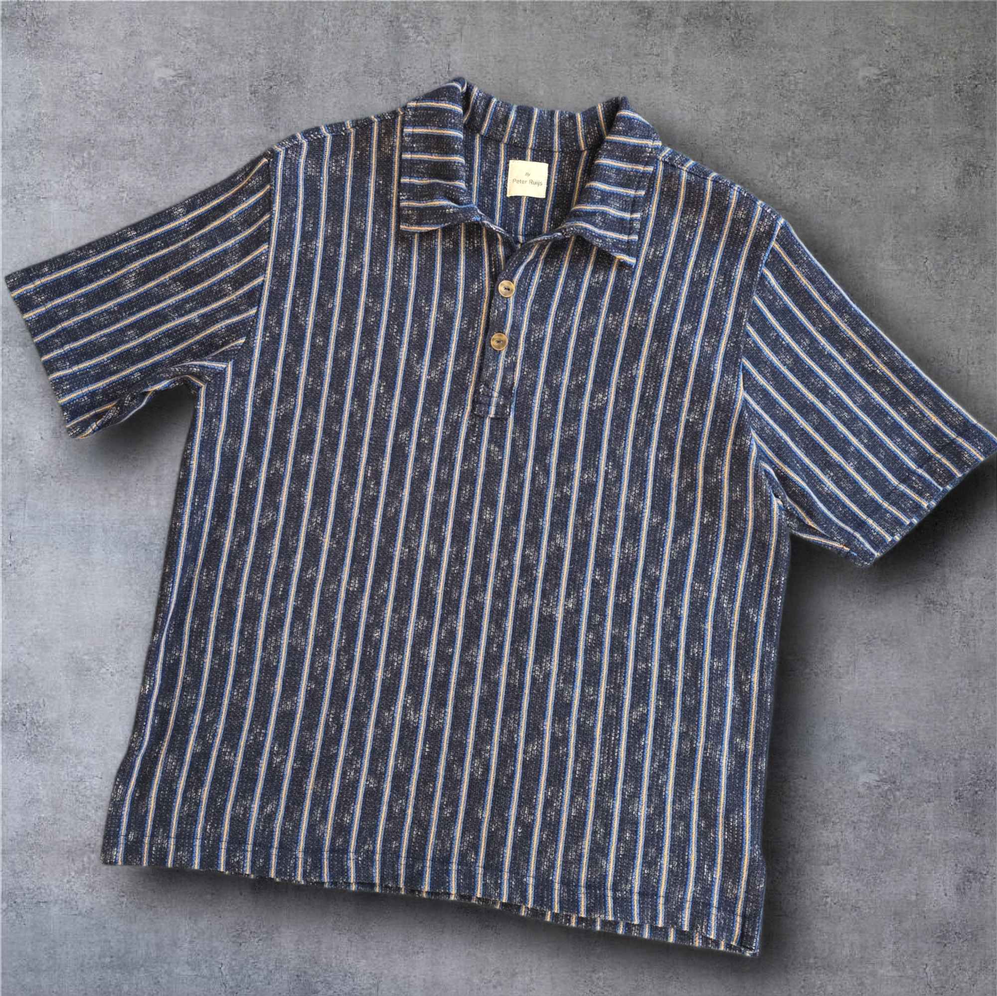 Short-sleeve shirt.